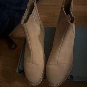 Tom’s Cleo Boots size 9